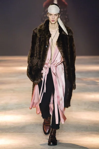 Look 14